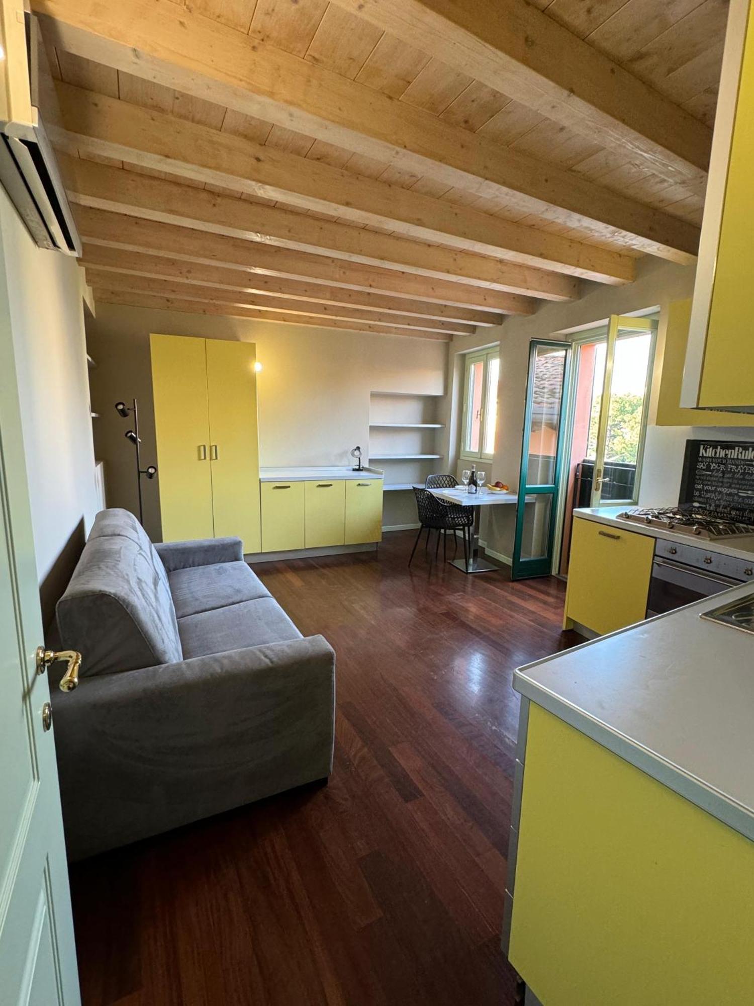 Splendid Apartment Desenzano del Garda Exterior photo