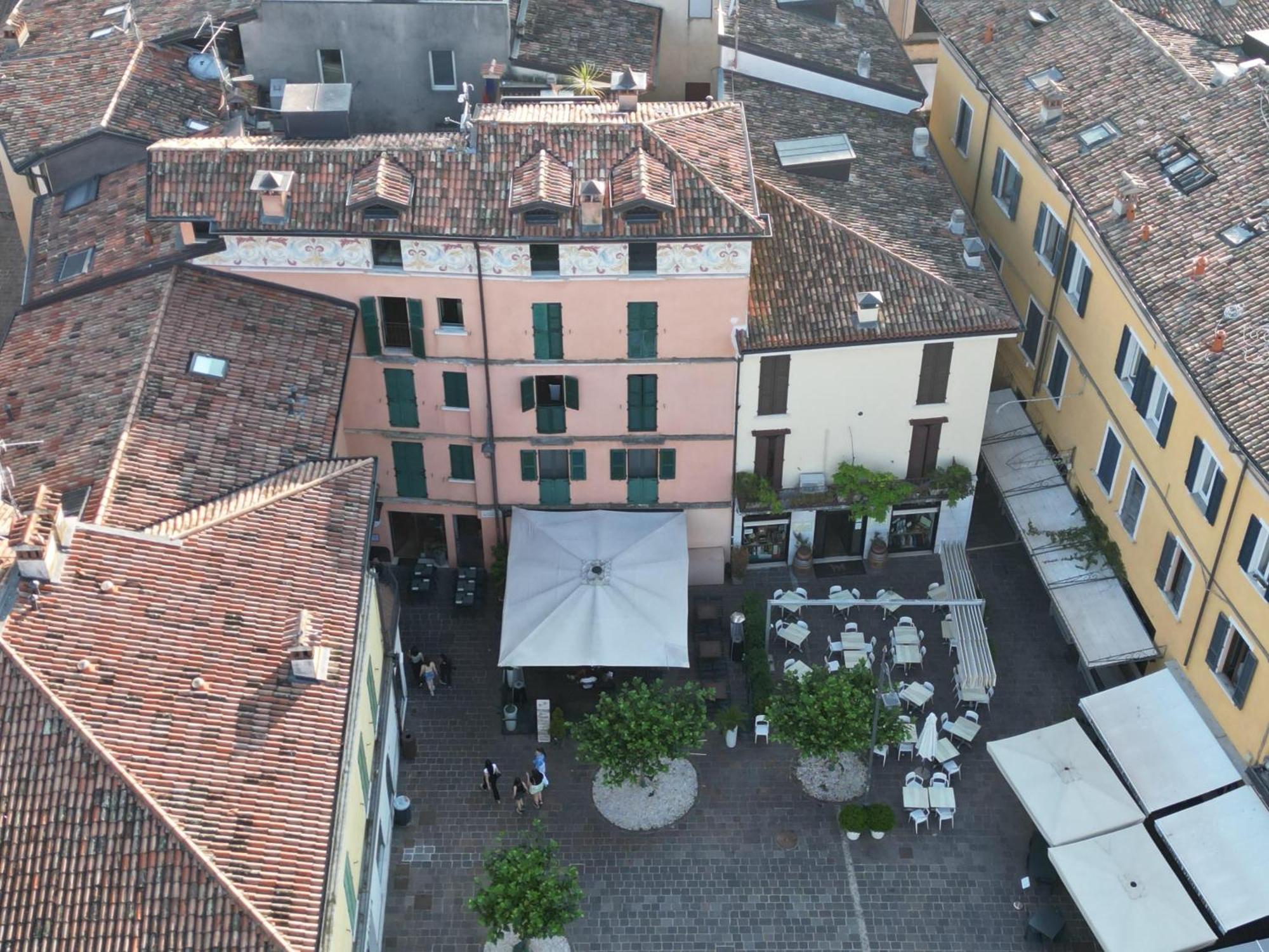 Splendid Apartment Desenzano del Garda Exterior photo