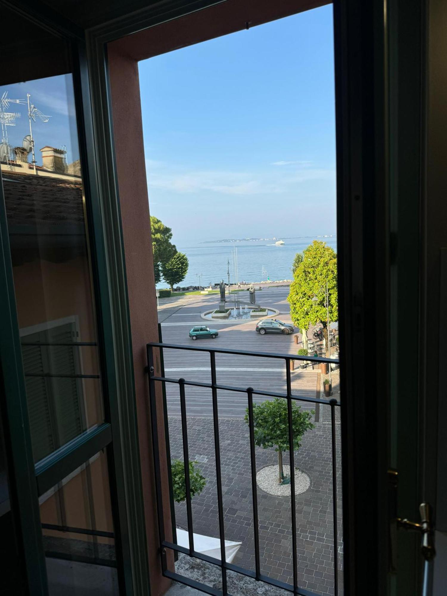 Splendid Apartment Desenzano del Garda Exterior photo