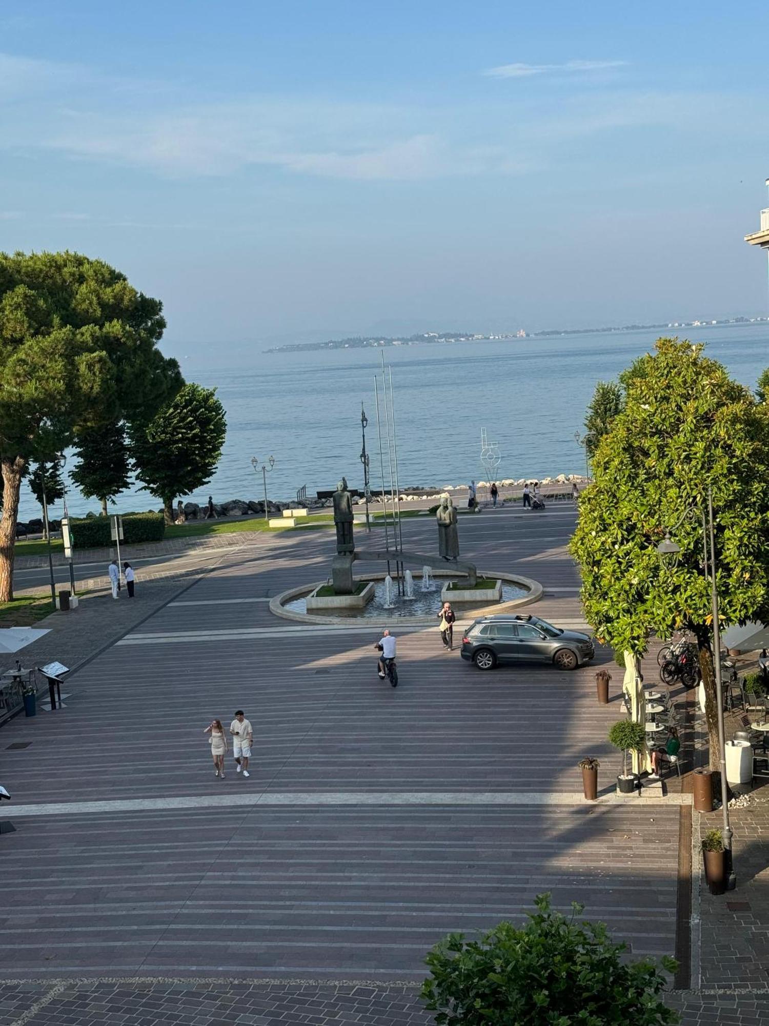Splendid Apartment Desenzano del Garda Exterior photo