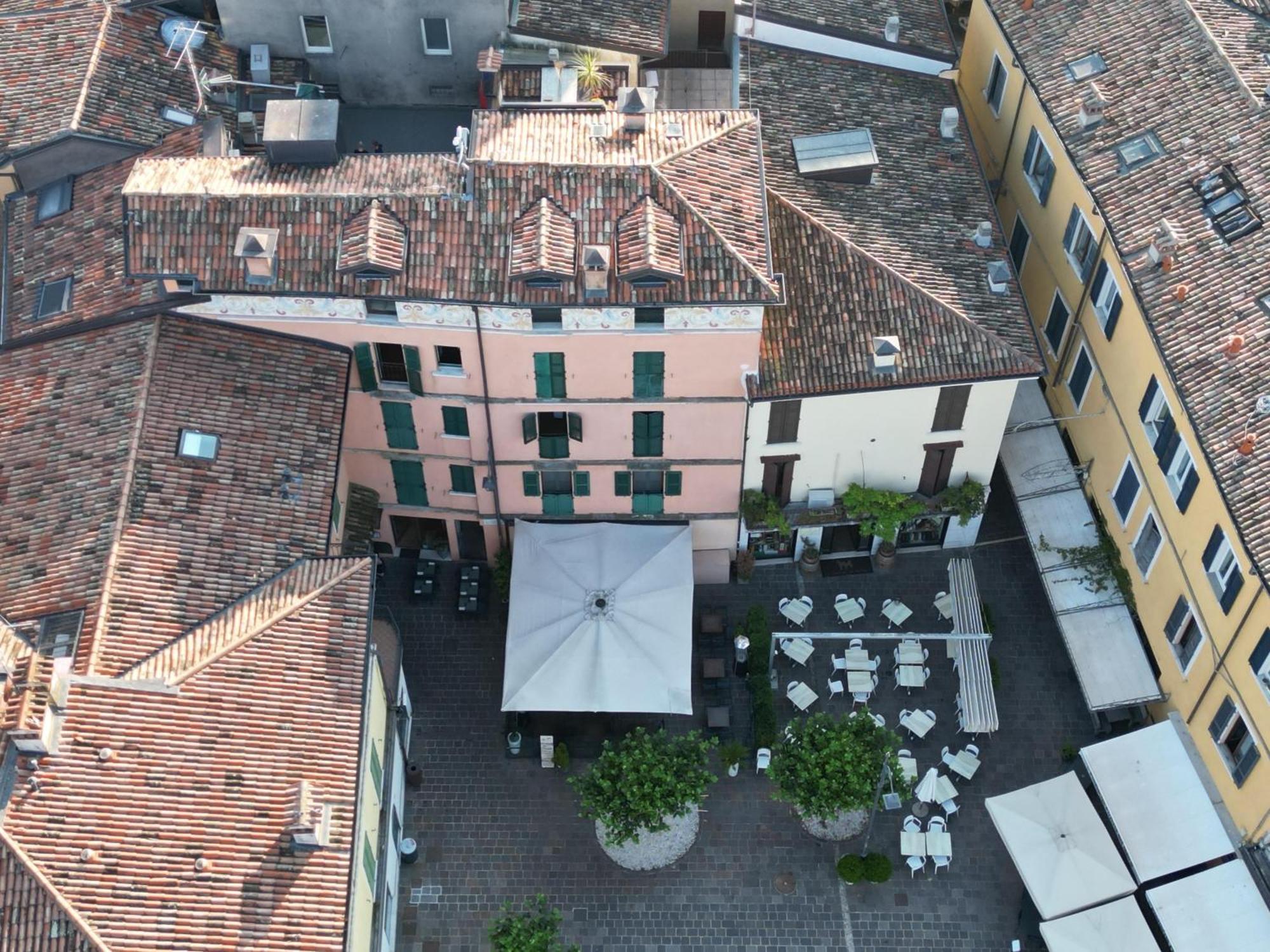 Splendid Apartment Desenzano del Garda Exterior photo