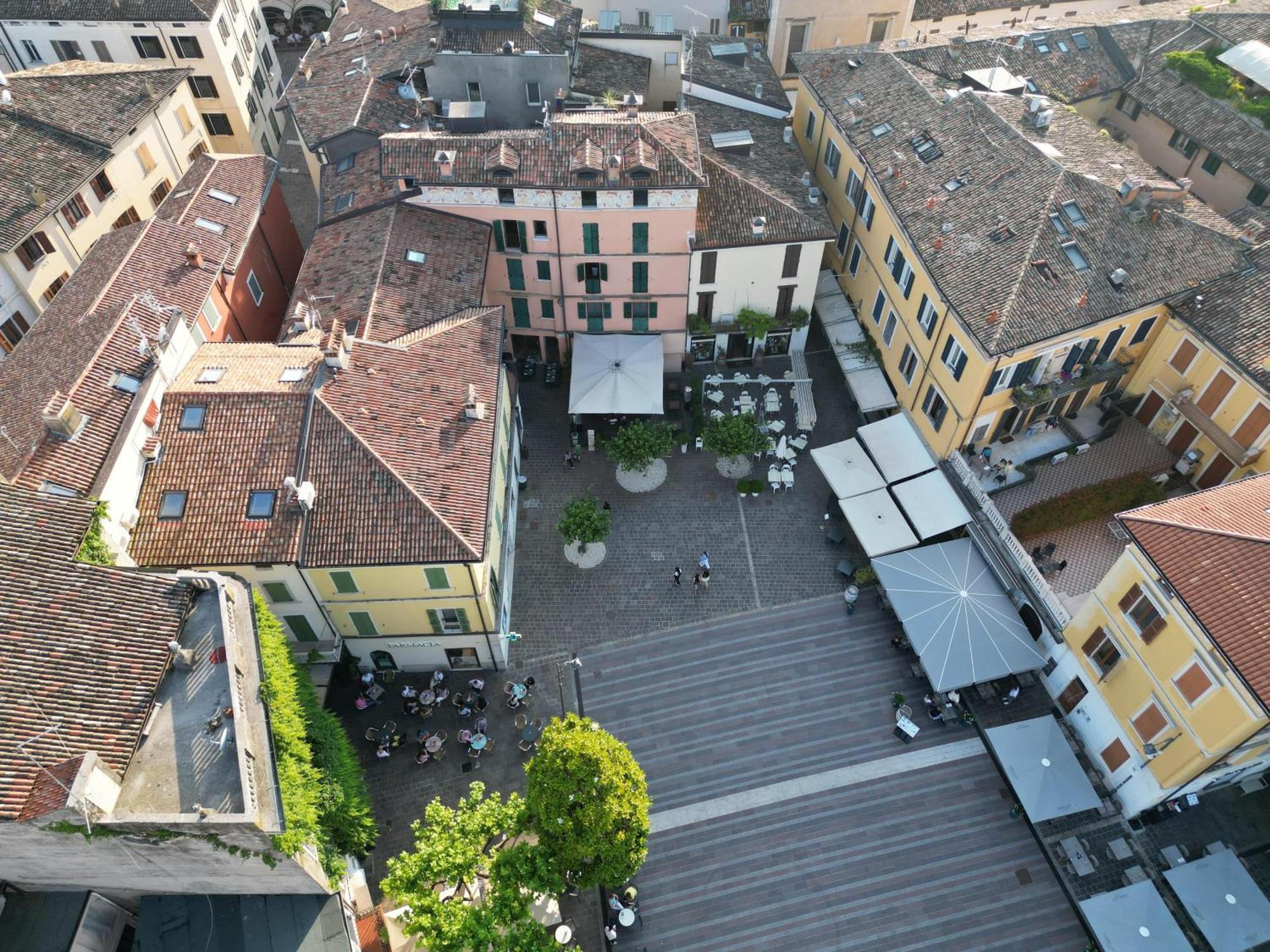 Splendid Apartment Desenzano del Garda Exterior photo